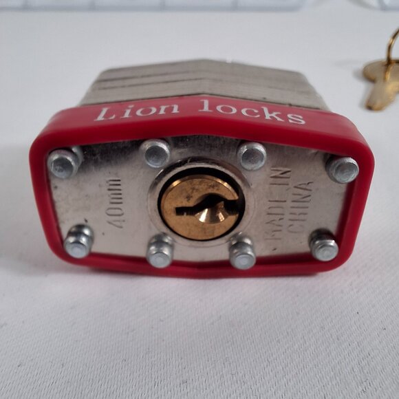 Lion Locks 2  Keyed-Alike Padlocks w/ 1.25" Shackle, 4 Keys Hardened Steel Case - Picture 3 of 9